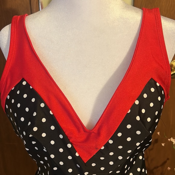 Swimsuit - Picture 2 of 8